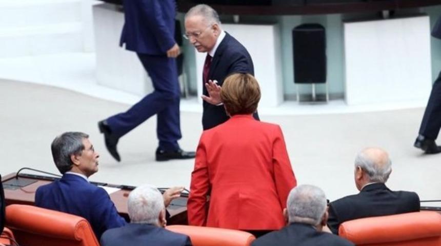 Meral Akşener ile İhsanoğlu arasında dikkat çeken kare