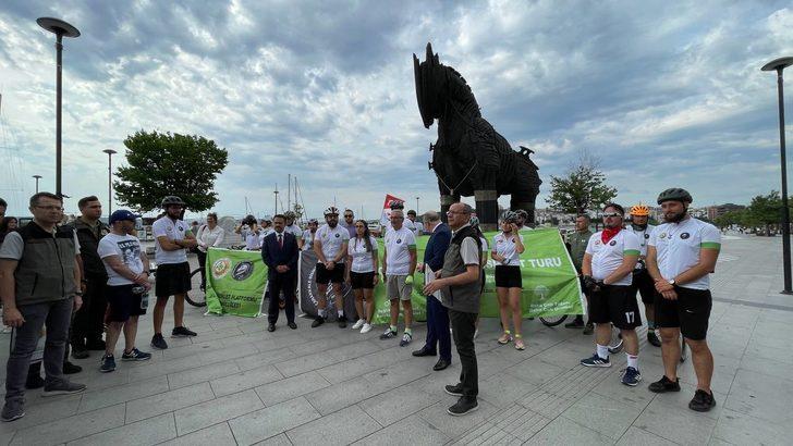 Orman yangınlarına dikkat çekmek için Çanakkale'den İzmir'e pedal basıyorlar G2