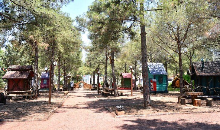 Antalya'da Dokumapark Orman Kütüphanesi açıldı G3