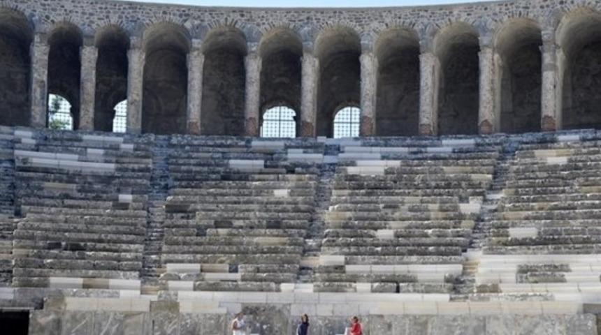 Aspendos Antik Tiyatrosu restorasyonu tepki büyüyor