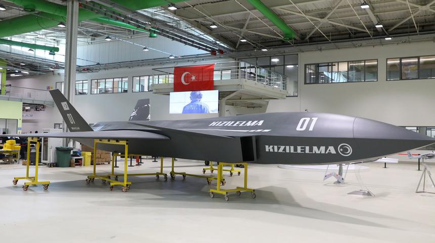 Selçuk Bayraktar'dan heyecanlandıran paylaşım! Kızılelma'dan boyalı ilk fotoğraf geldi