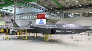 Selçuk Bayraktar'dan heyecanlandıran paylaşım! Kızılelma'dan boyalı ilk fotoğraf geldi