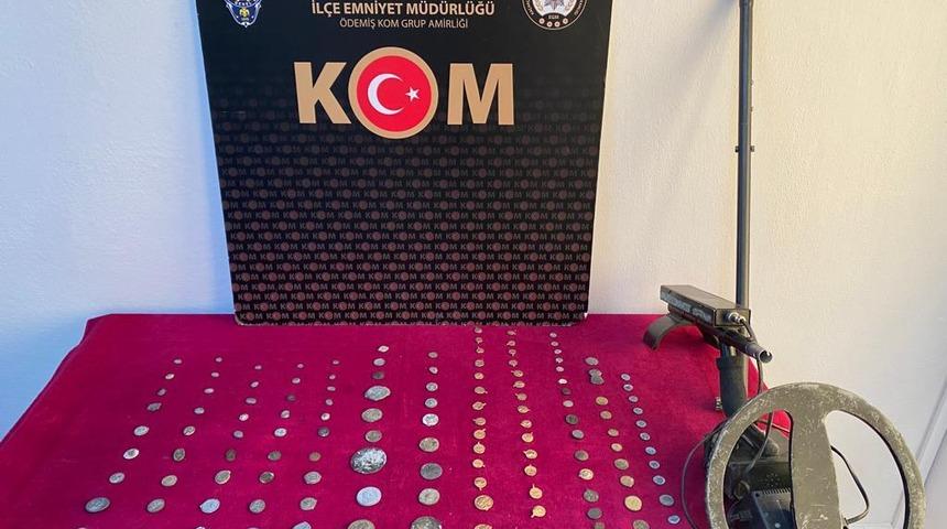 İzmir'de Roma ve Bizans d&ouml;nemlerine ait olduğu değerlendirilen 143 sikke ele ge&ccedil;irildi