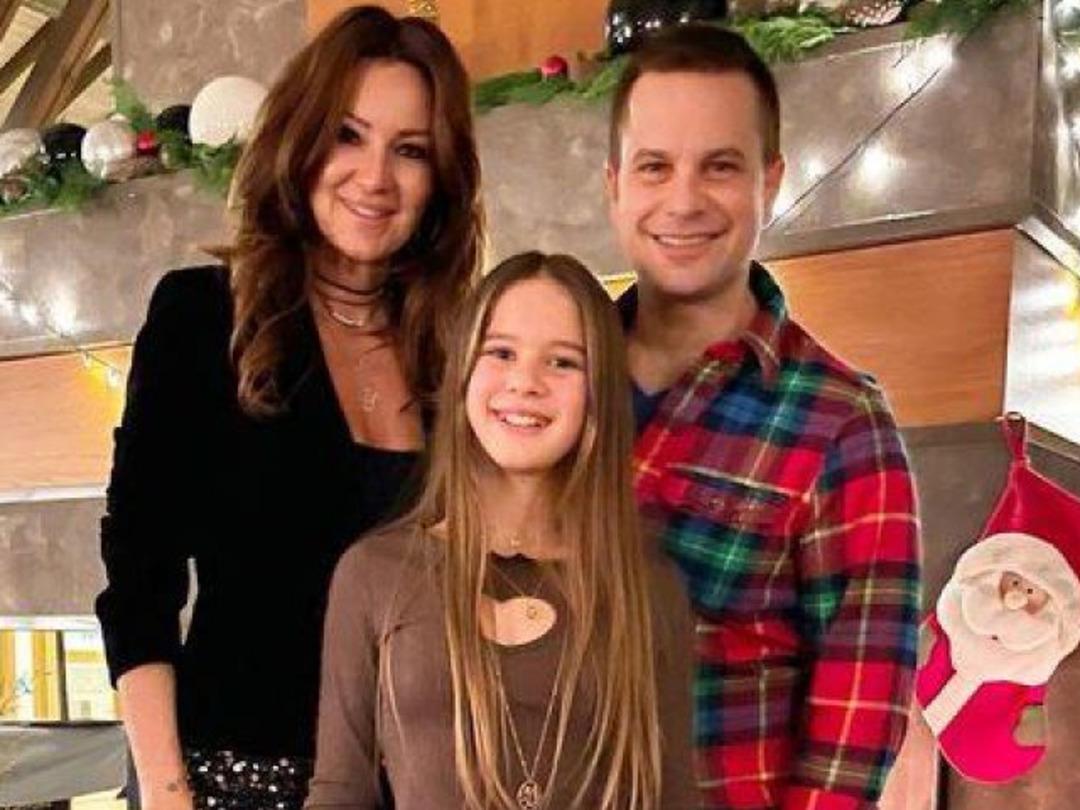 Pınar Altuğ'un kızı Su b&uuml;y&uuml;d&uuml; liseli oldu! Mezuniyet partisine damga vurdular