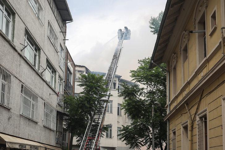 Fatih'te binada çıkan yangın söndürüldü G5