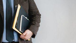 Yüz binlerce sözleşmeli kamu çalışanı bu haberi bekliyordu! Kamuda yeni dönem: Haklar eşitlenecek!