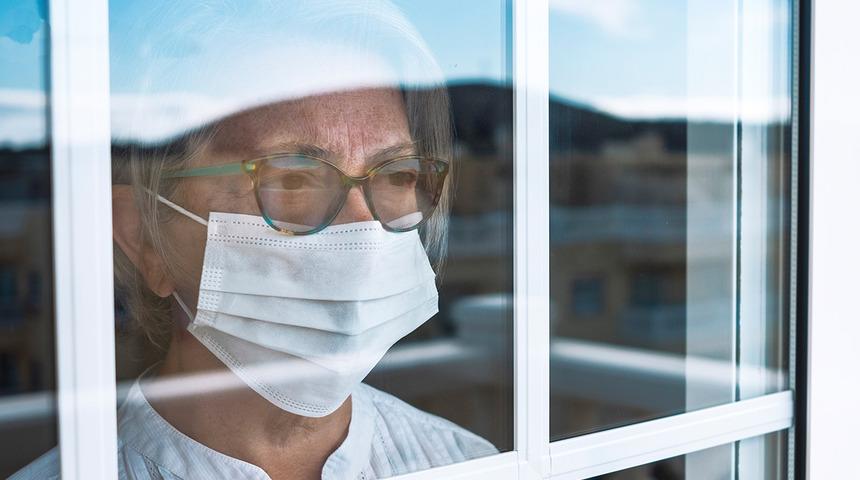 Kovid-19 ge&ccedil;iren yaşlılar dikkat! Bu hastalıkların riski artıyor