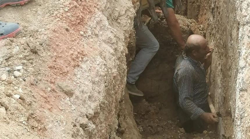 Bursa'da göçük altında can pazarı! Kazdığı kanala düştü