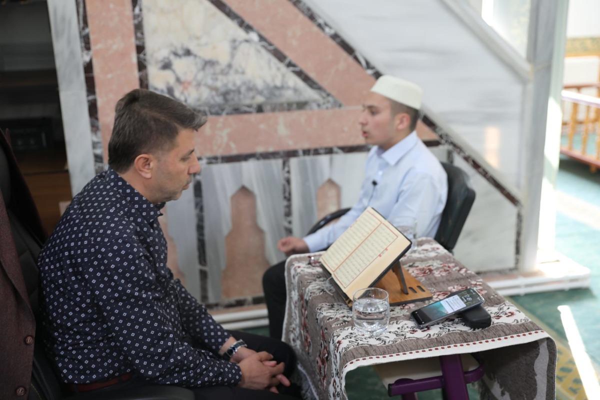 Kayseri'de gen&ccedil; hafız 16 saatte hatim yaptı