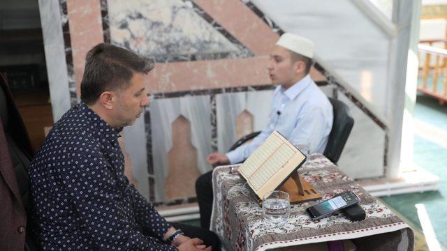 Kayseri'de genç hafız 16 saatte hatim yaptı