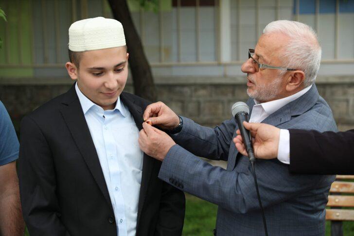 Kayseri'de genç hafız 16 saatte hatim yaptı G4