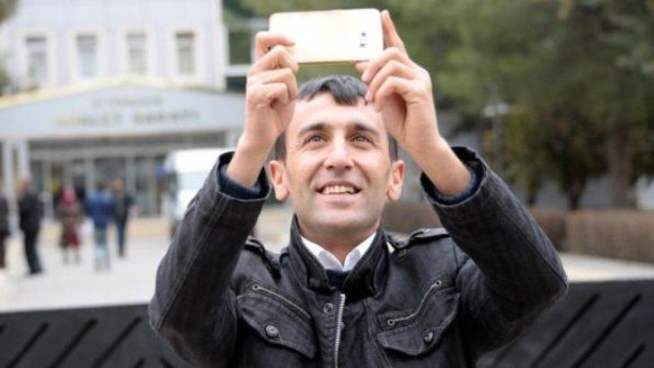 Diyarbakır adliyesi önünde 'selfie' çekti, terörle suçlandı
