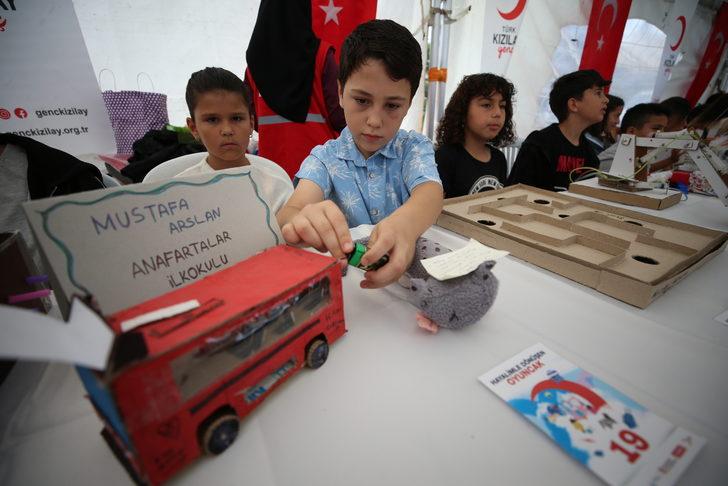 Çanakkale'de öğrenciler atık malzemelerden yaptıkları oyuncaklarla yarıştı G2