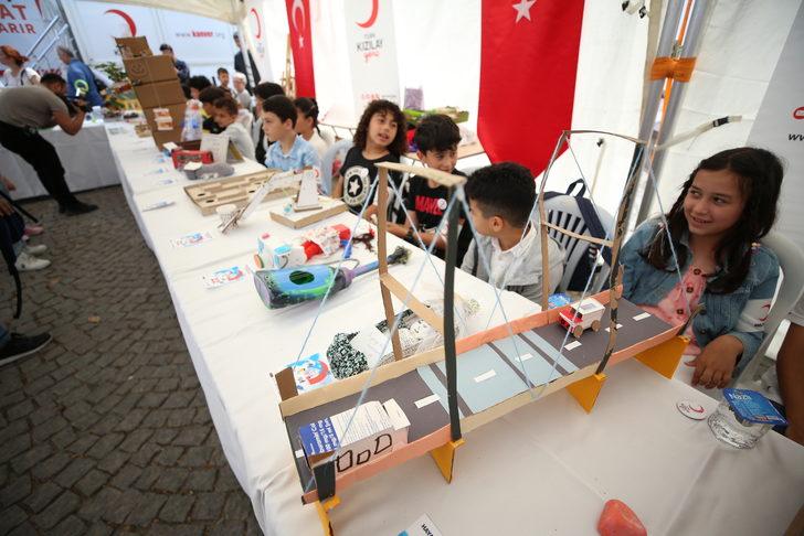 Çanakkale'de öğrenciler atık malzemelerden yaptıkları oyuncaklarla yarıştı G5