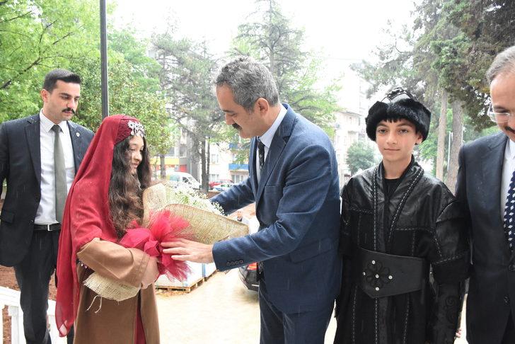 MEB, okullarda "kültür okuryazarlığı" eğitimi başlatıyor G2