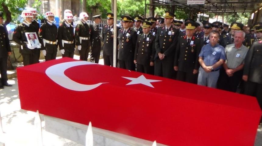 Adile Naşit’in eşi Cemal İnce askeri törenle toprağa verildi