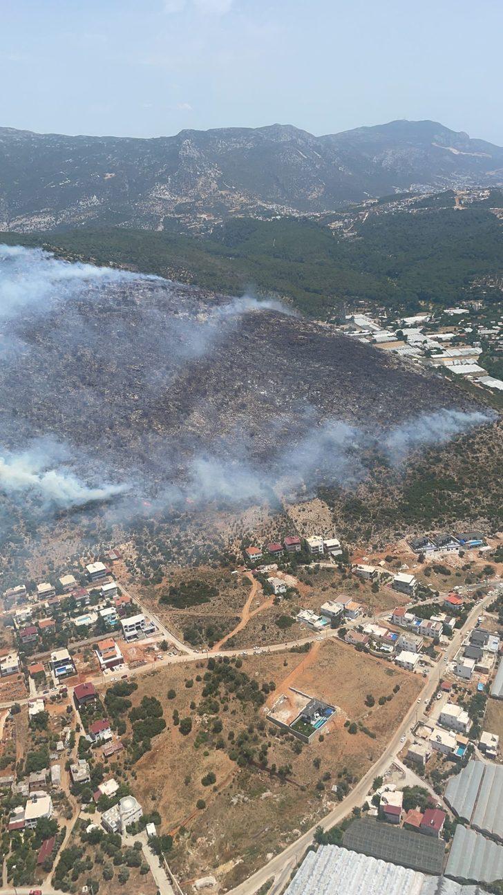 GÜNCELLEME - Antalya'da makilik alanda çıkan yangına müdahale ediliyor G3