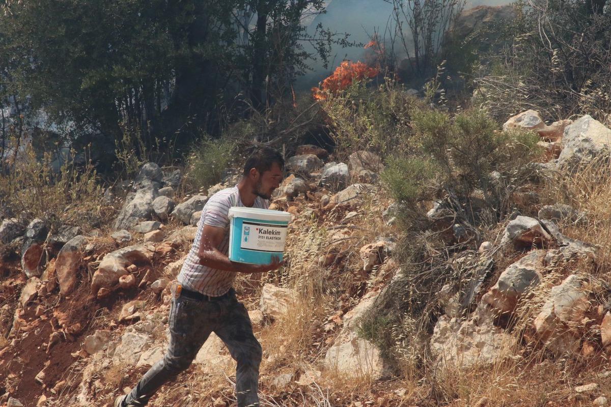 G&Uuml;NCELLEME 2 - Antalya'da makilik alanda &ccedil;ıkan yangın kısmen kontrol altına alındı
