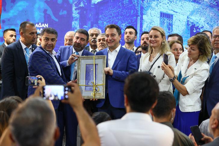 DEVA Partisi Genel Başkanı Babacan, İzmir'de partililerle buluştu G4