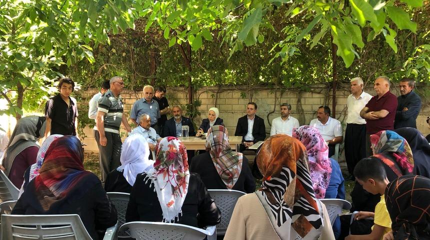 AK Parti MKYK üyesi Çalık, Malatya'da tapu sorunu çözülen vatandaşlarla bir araya geldi