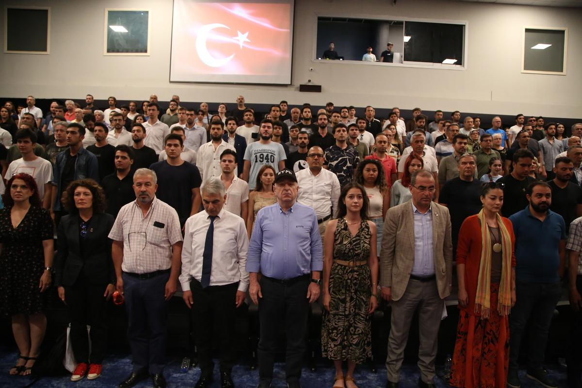 Zafer Partisi Genel Başkanı &Ouml;zdağ, Antalya'da gen&ccedil;lerle bir araya geldi