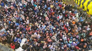 Böyle izdiham görülmedi! Yüzde 70 indirimi duyunca birbirlerini ezdiler