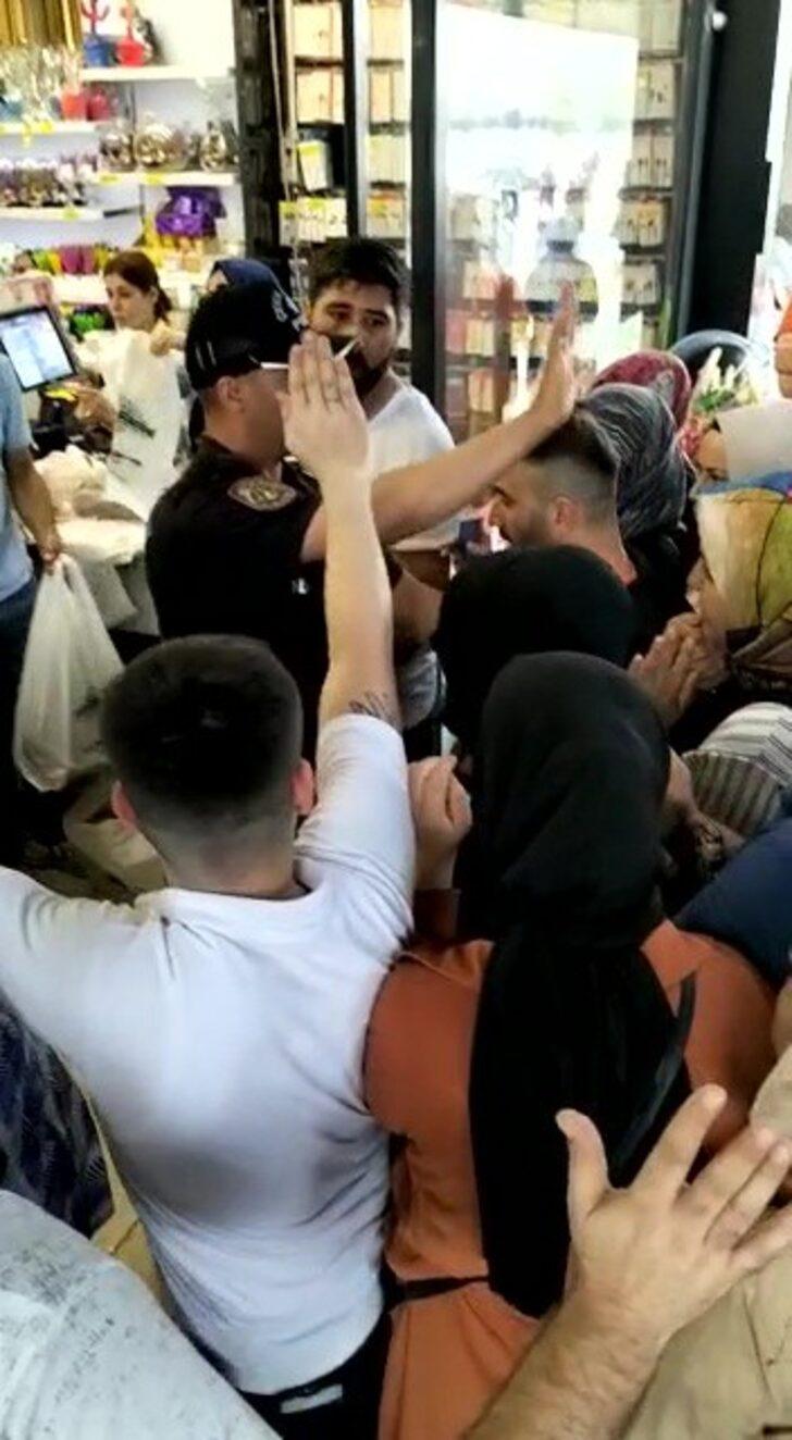 Böyle izdiham görülmedi! Yüzde 70 indirimi duyunca birbirlerini ezdiler G3