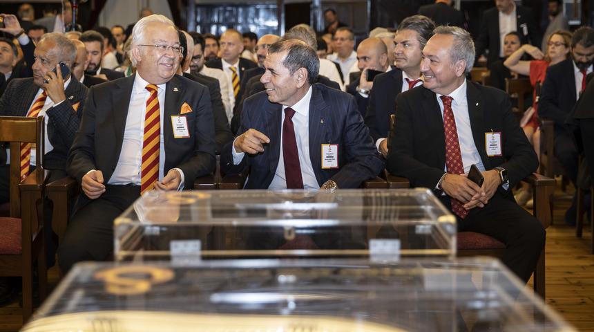 Son dakika: Galatasaray'daki başkanlık seçiminde dikkat çeken detay! Yırtıp attılar...