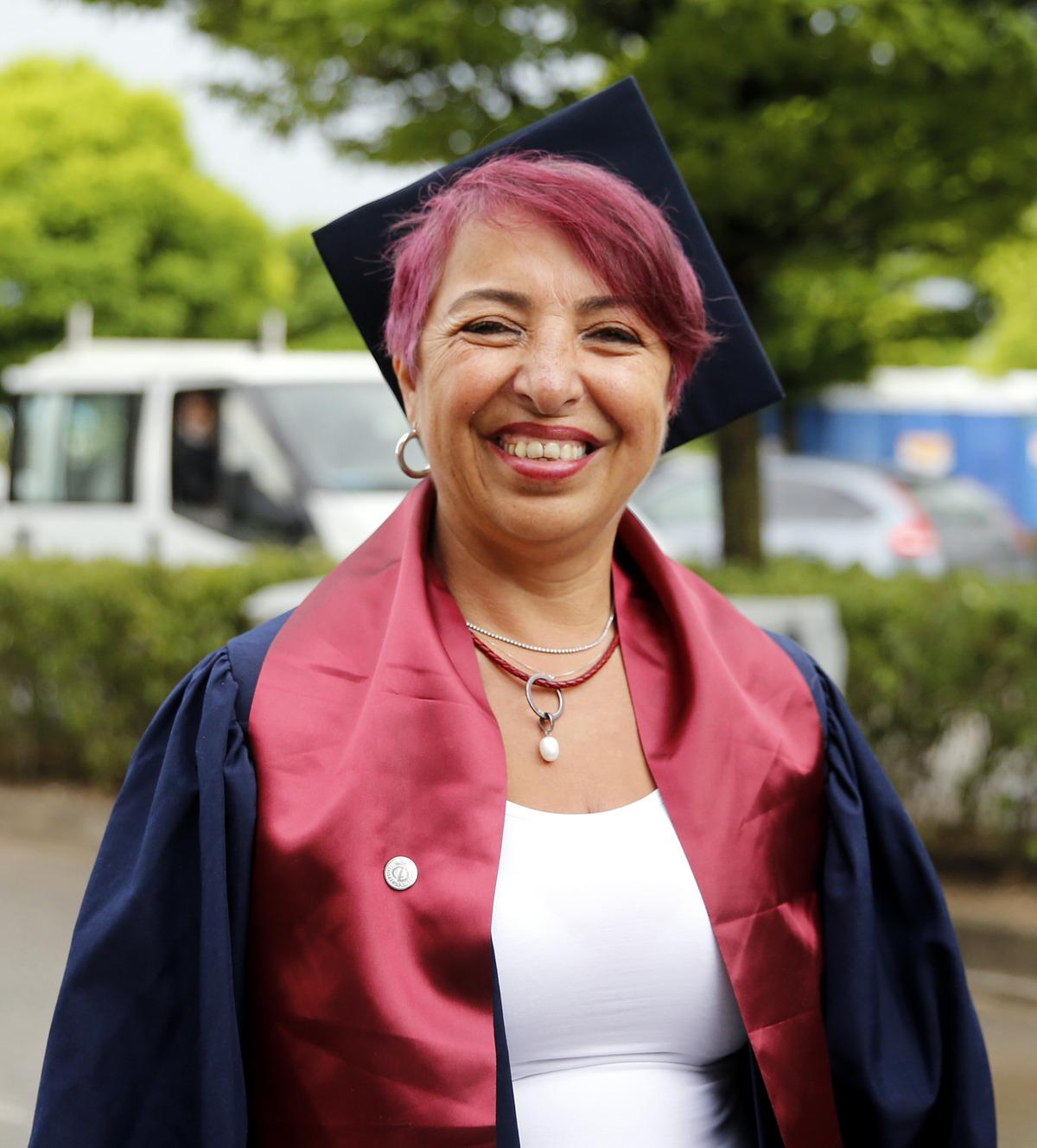 Anadolu &Uuml;niversitesinin a&ccedil;ık &ouml;ğretim programlarında mezuniyet t&ouml;reni