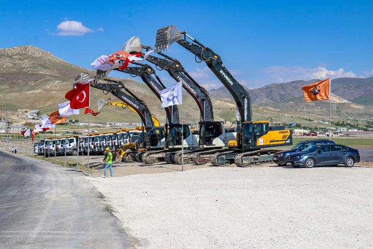 Ulaştırma ve Altyapı Bakanı Karaismailoğlu, Van'da Çevre Yolu Temel Atma Töreni'ne katıldı G2