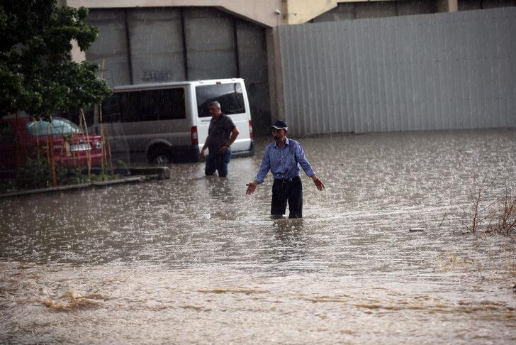 Aydın'da sağanak sonucu dereler taştı, ev ve iş yerlerini su bastı G1