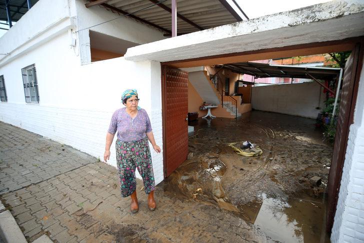 Aydın'da sağanak sonucu dereler taştı, ev ve iş yerlerini su bastı G3