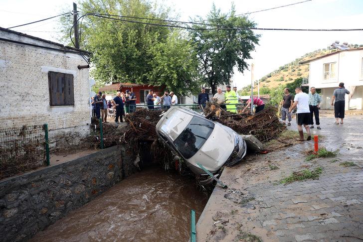 Aydın'da sağanak sonucu dereler taştı, ev ve iş yerlerini su bastı G5