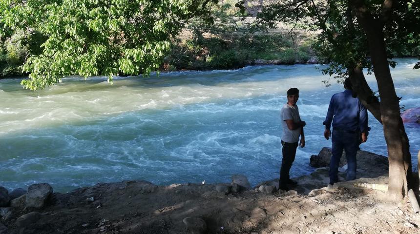 Akıntıya kapılan hemşirelerden kahreden haber! Bir kişiyi arama çalışmaları devam ediyor