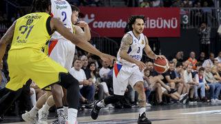 Son dakika: Anadolu Efes, Fenerbahçe Beko'yu mağlup etti ve farkı 1'e indirdi!