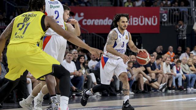 Son dakika: Anadolu Efes, Fenerbahçe Beko'yu mağlup etti ve farkı 1'e indirdi!