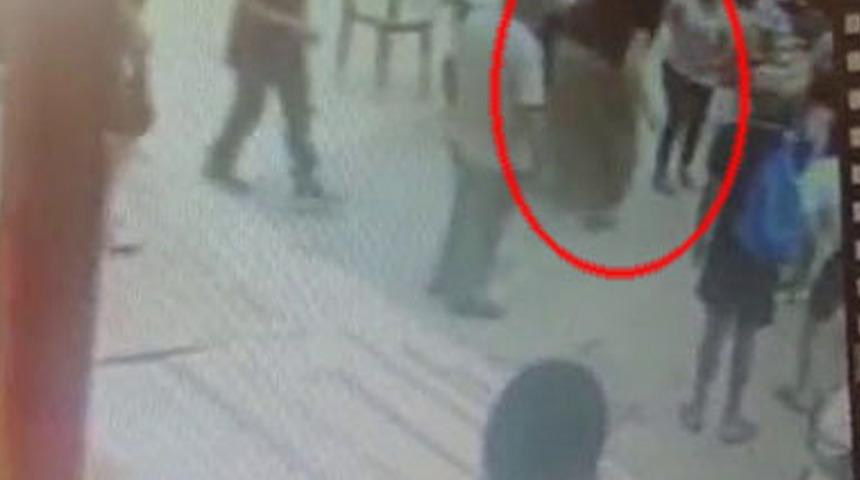 Dehşet anları kamerada! 10 yıl &ouml;nce boşandığı eski eşini bı&ccedil;akladı... "Şans eseri yaşıyorum"