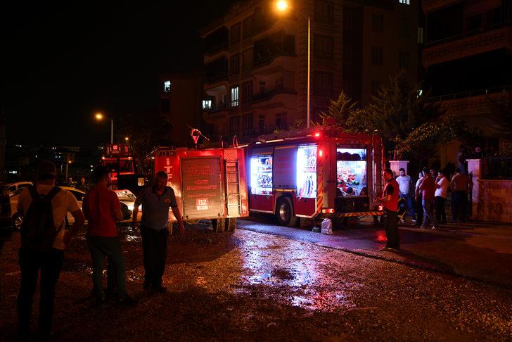 Gaziantep'te bir apartmanın çatısında çıkan yangında 3 kişi dumandan etkilendi G2