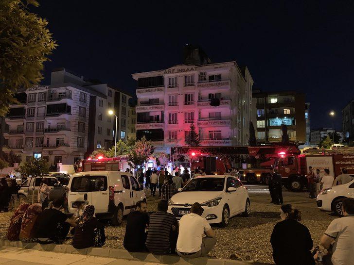 Gaziantep'te bir apartmanın çatısında çıkan yangında 3 kişi dumandan etkilendi G3