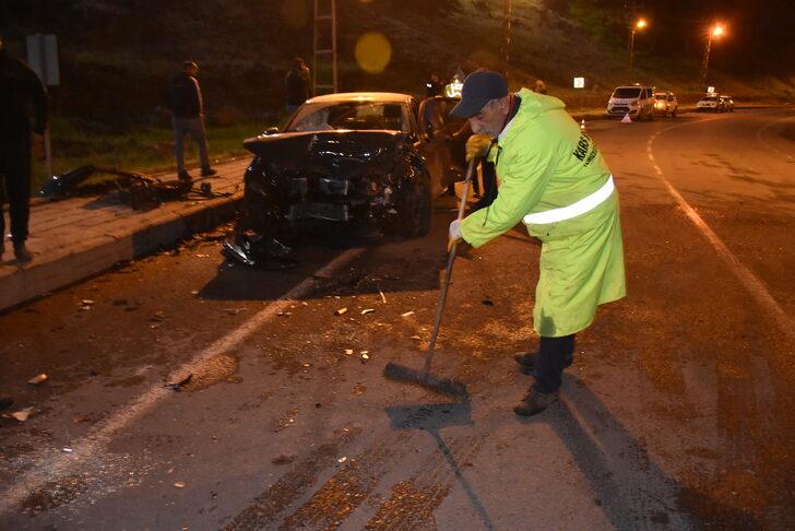 Kars'ta iki otomobilin çarpışması sonucu 4 kişi yaralandı G4