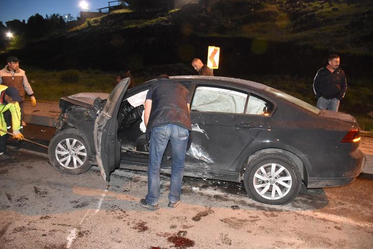 Kars'ta iki otomobilin çarpışması sonucu 4 kişi yaralandı G5