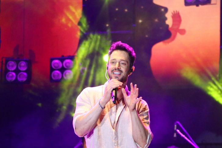 Şarkıcı Murat Boz "56. Uluslararası Tekirdağ Kiraz Festivali"nde konser verdi G2