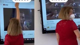 Yine bir okul, yine skandal! Öğrenciler bakın tahtada ne videosu açtı...