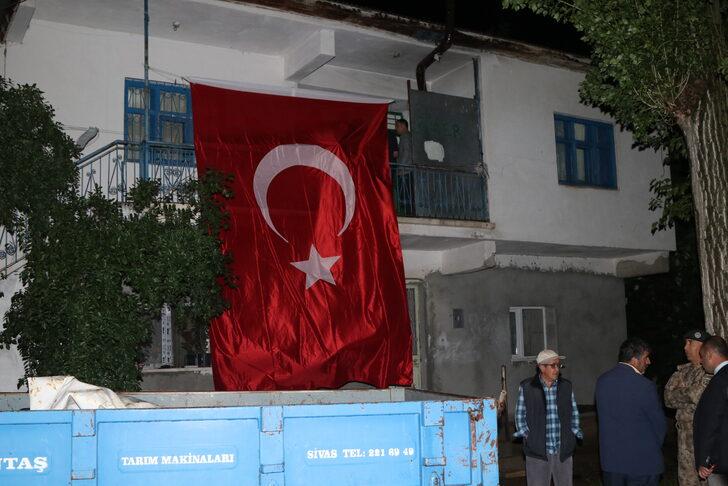 Şehit Piyade Uzman Çavuş Ömer Yıldırım'ın Sivas'taki ailesine şehadet haberi verildi G2