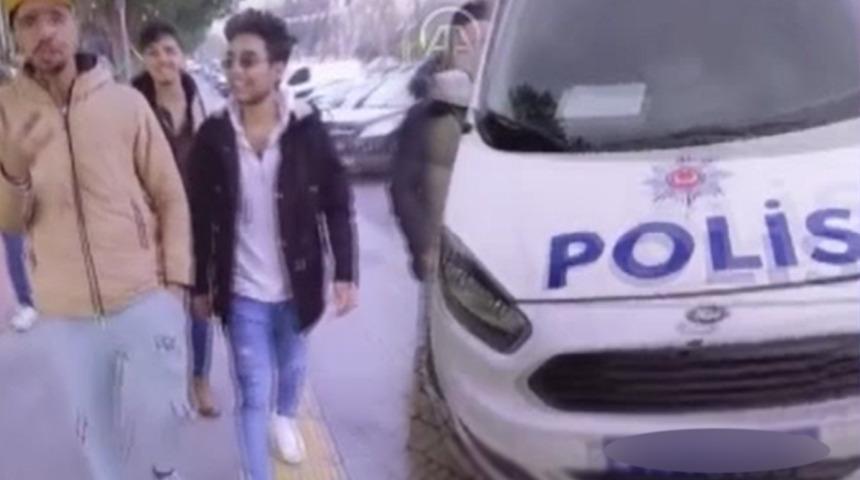 Görüntüler sosyal medyada gündem oldu! Pakistanlılar yakalandı, polis aracını çekip...