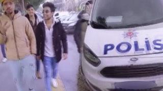 Görüntüler sosyal medyada gündem oldu! Pakistanlılar yakalandı, polis aracını çekip...