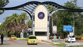 SON DAKİKA | Akdeniz Üniversitesi 3 öğrenci yurt penceresinden atlayıp bir öğrenci de evde yaşamına son verdi! Peş peşe açıklamalar...