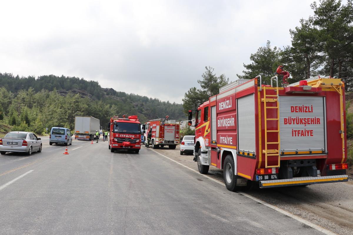 Denizli'de akaryakıt tankerinin &ccedil;arptığı otomobildeki 3 kişi &ouml;ld&uuml;