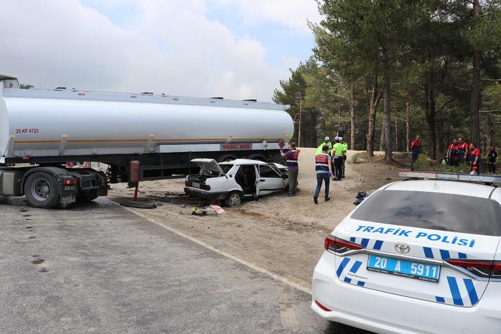 Denizli'de akaryakıt tankerinin çarptığı otomobildeki 3 kişi öldü G2