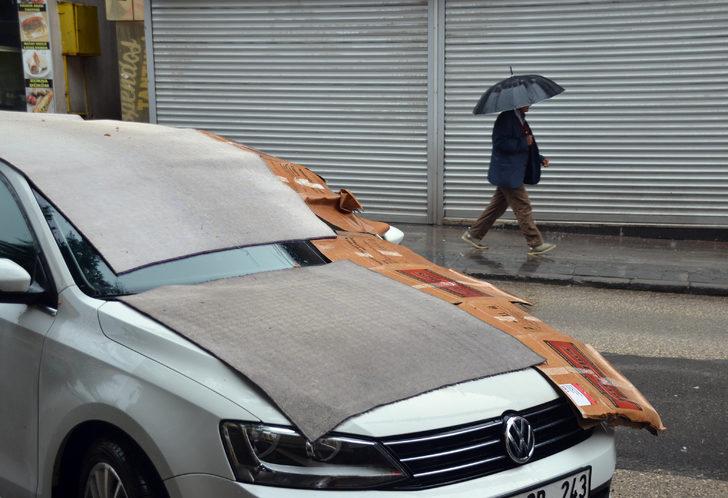 Sarıkamış'ta yağışlarla gelen soğuk hava esnafa soba yaktırdı G3